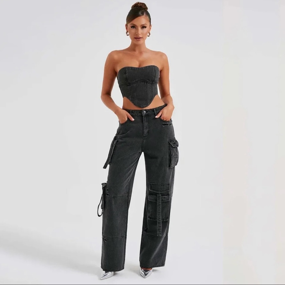 Stylish Black Cargo Jeans & top